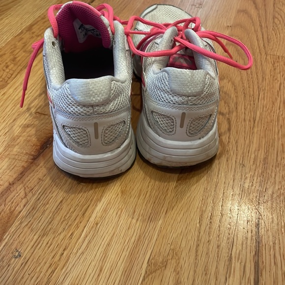 Nike running shoes - Picture 2 of 4